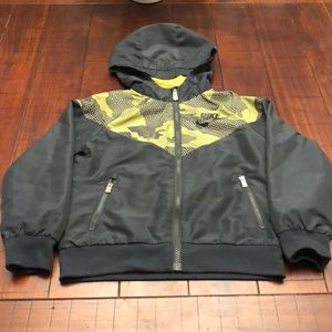 Nike kids jacket size 5-6 YRS